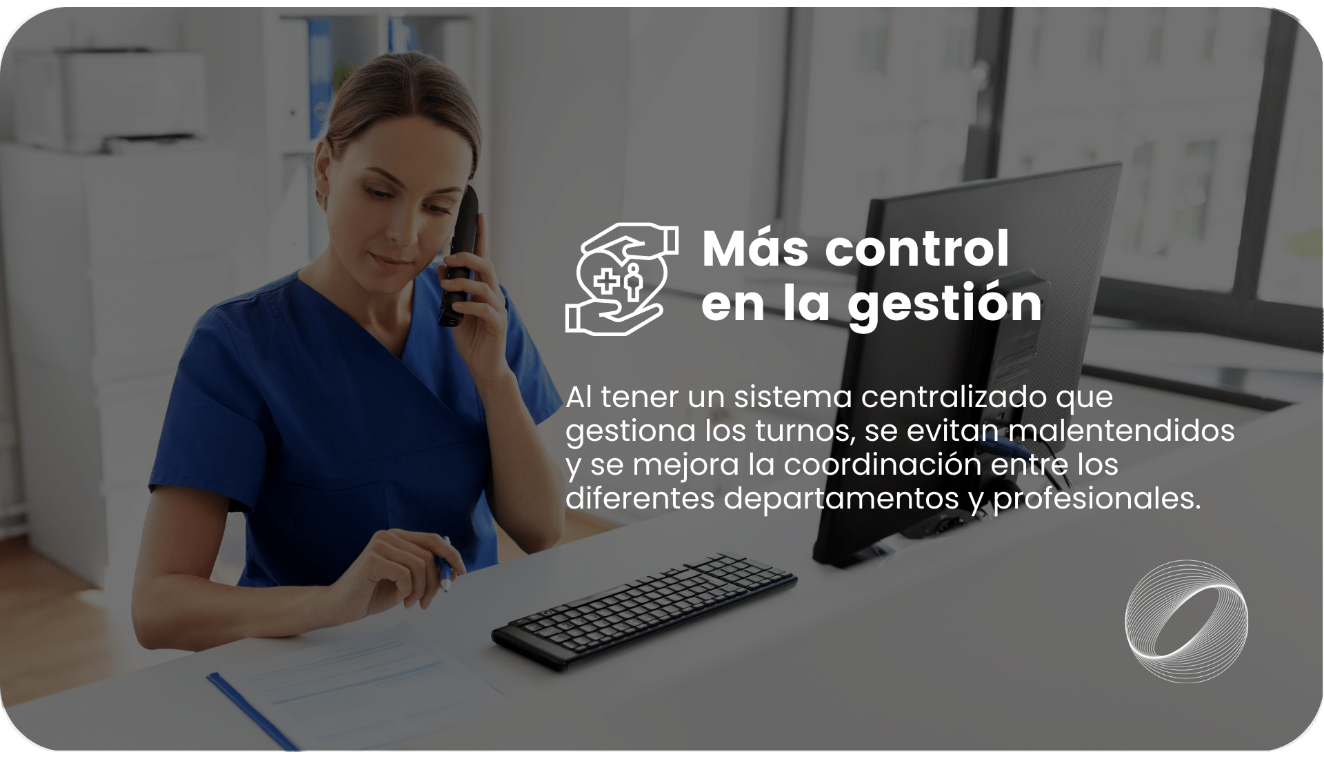 Al tener un sistema centralizado que gestiona los turnos, se evitan malentendidos y se mejora la coordinación entre los diferentes departamentos y profesionales